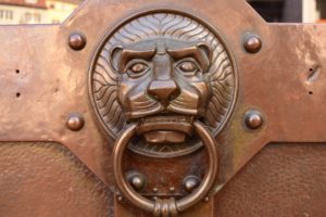 copper lion door knocker image